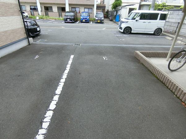 【藤井寺市大井のアパートの駐車場】