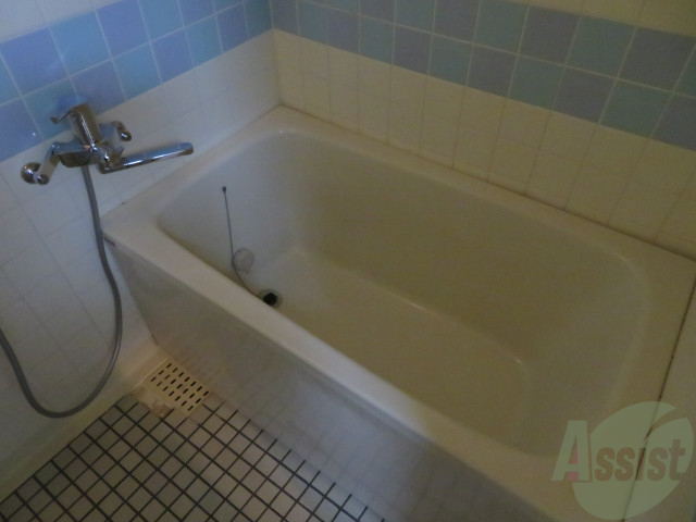 バス・シャワールーム　バスルームはこちらです。広々としてゆったり休めます。