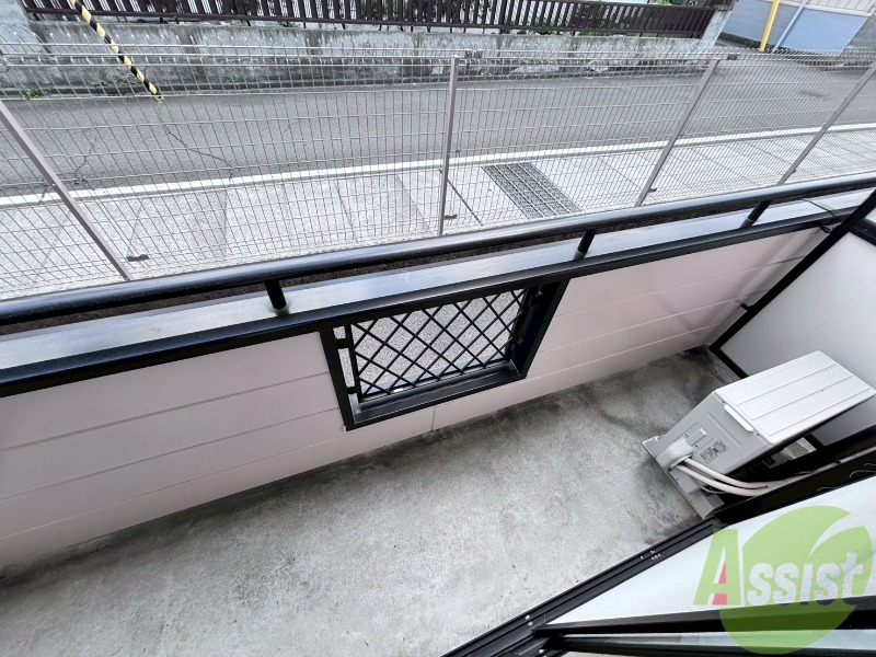 バルコニー　こちらはバルコニーになります。広さがありますね。