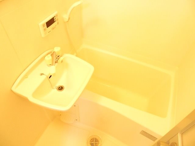 バス・シャワールーム　画像は106号室です（参考）