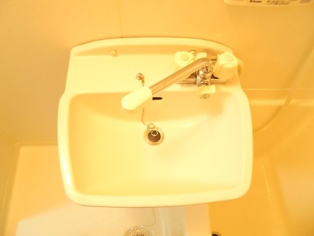 洗面設備　画像は106号室です（参考）