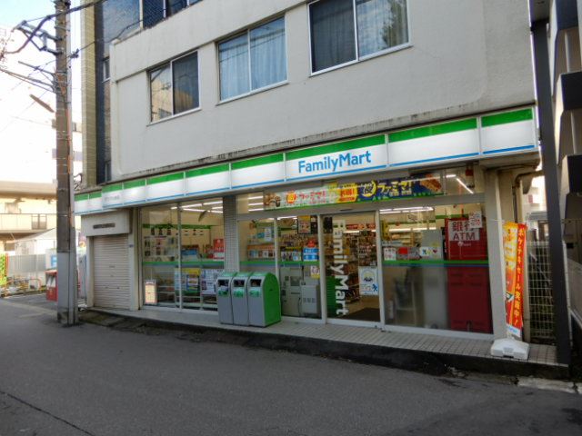 コンビニ　ファミリーマート（コンビニ）まで250m