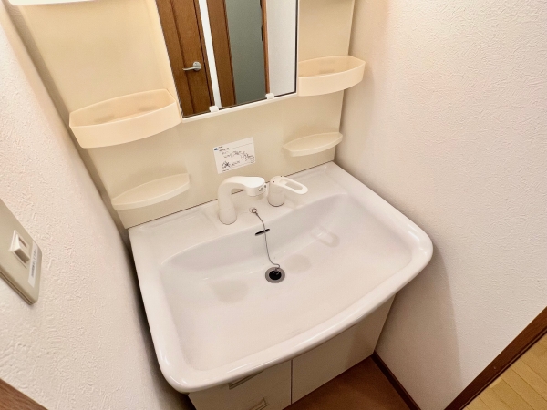 洗面設備　忙しい朝にうれしい洗髪洗面化粧台付♪