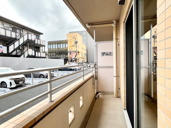 バルコニー　ワイドなバルコニーで洗濯物がたくさん干せます。