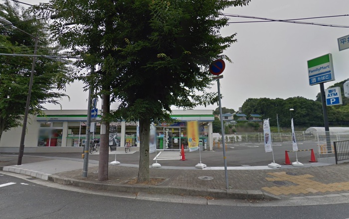 コンビニ　ファミリーマート宝塚山本駅前店（コンビニ）まで290m