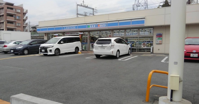コンビニ　ローソン宝塚平井店（コンビニ）まで900m