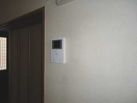 セキュリティ　来客が一目で分かるモニター付きインターホン