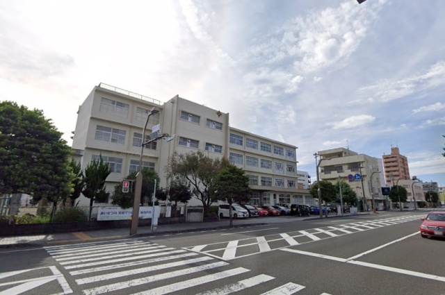 小学校　静岡市立新通小学校（小学校）まで700m