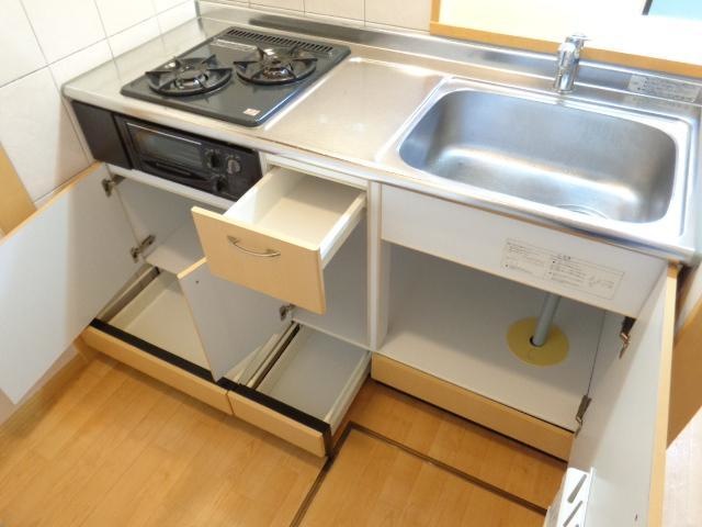 キッチン　収納豊富なキッチン