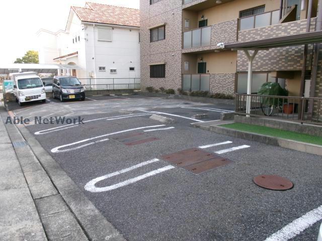 駐車場　駐車場