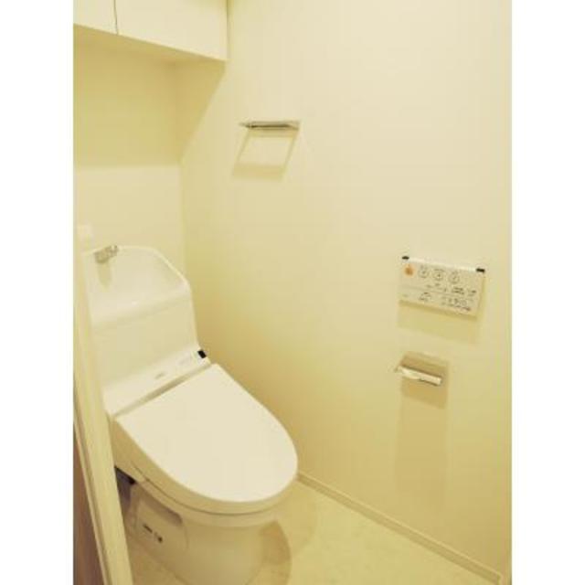 トイレ　※写真は同タイプ住戸です。