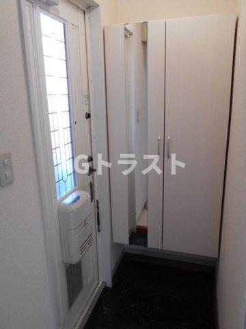 玄関　収納もある玄関です