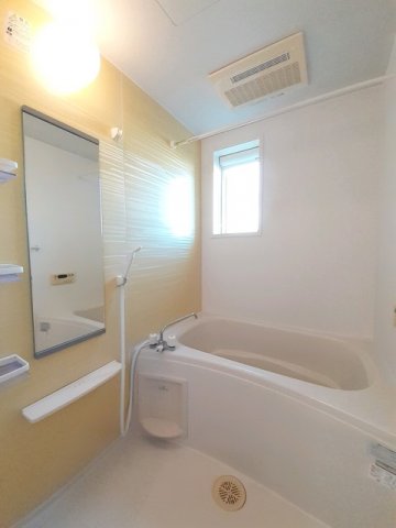 バス・シャワールーム　コンパクトで使いやすいお風呂です