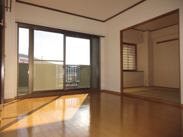 居室・リビング　同物件別号室