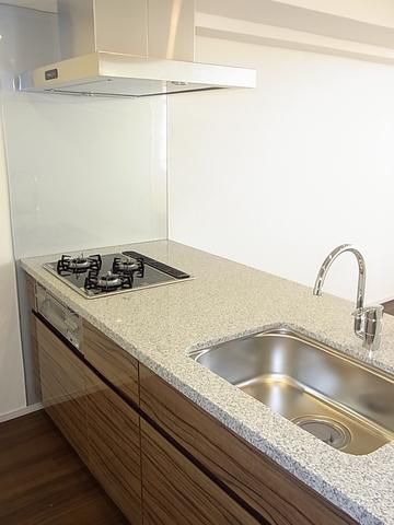 キッチン　３口ガスコンロシステムキッチングリル付き