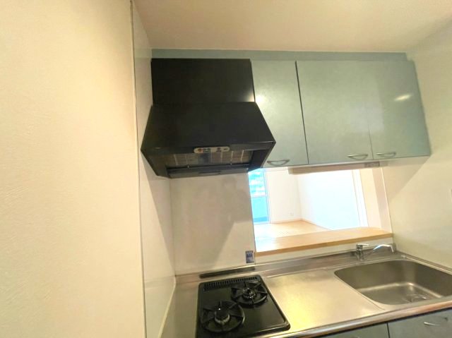 キッチン　同建物反転タイプを表示しています