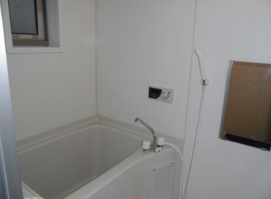 バス・シャワールーム　コンパクトで使いやすいお風呂です