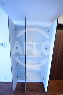 収納　RJR堺筋本町タワー　クローゼット