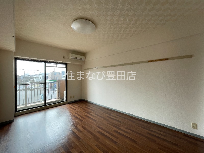 居室・リビング　同型別部屋写真