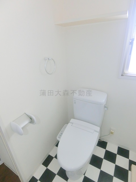 トイレ　温水洗浄機能付きのトイレ