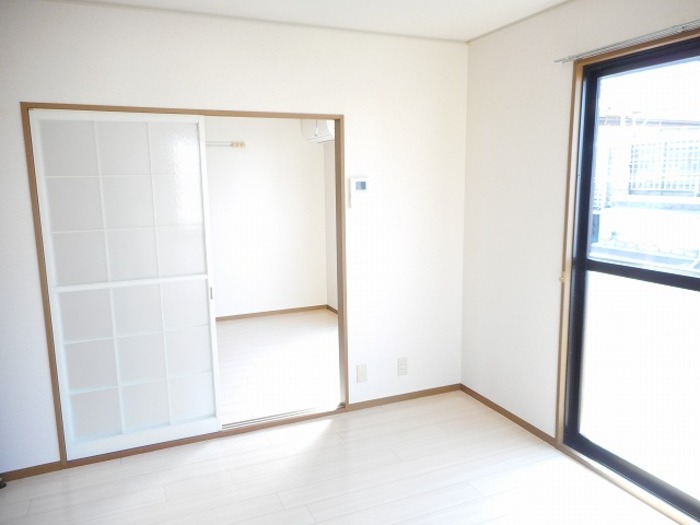 居室・リビング　居室全景