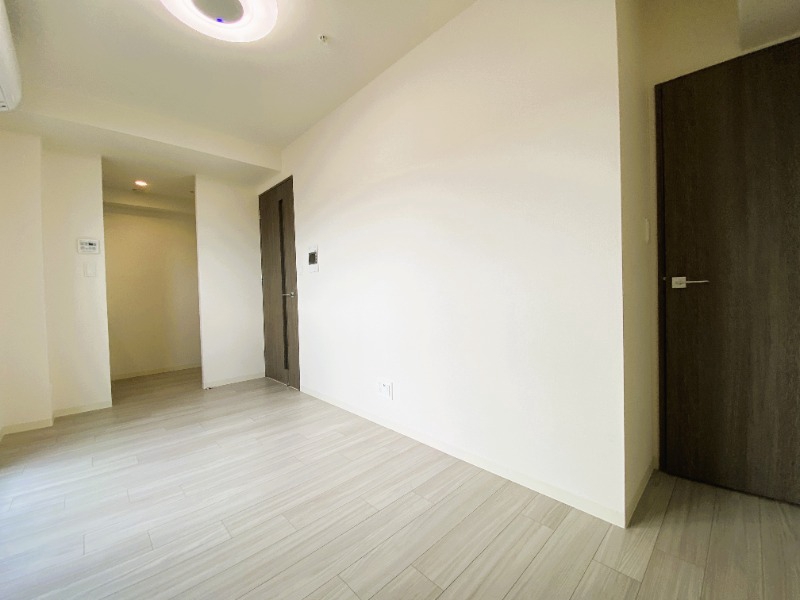 居室・リビング　白を基調にした明るいお部屋です。
