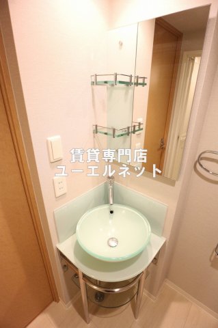 洗面設備　清潔感ある独立洗面台で毎日気持ちよく♪