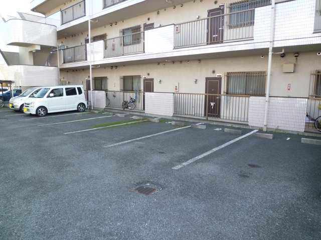 駐車場　★敷地内駐車場★（空き状況・使用料等詳細はご確認下さい）