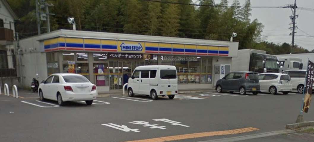 コンビニ　ミニストップ（コンビニ）まで882m