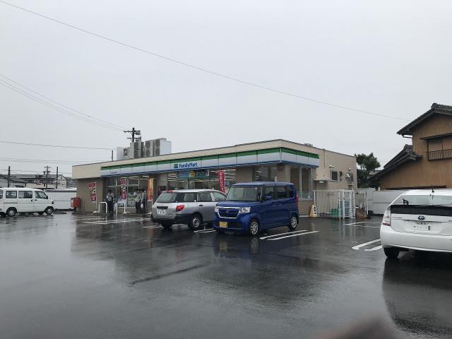 コンビニ　ファミリーマート（コンビニ）まで1254m