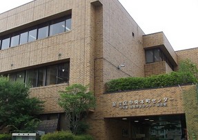 図書館　足立区立やよい図書館（図書館）まで72m