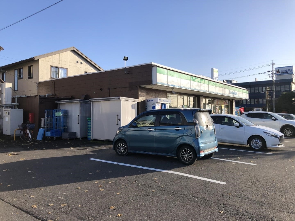 コンビニ　ファミリーマート 神中2丁目店（コンビニ）まで281m