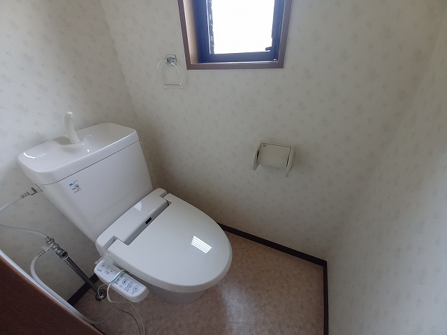 福山市 2階建 築27年のトイレ写真