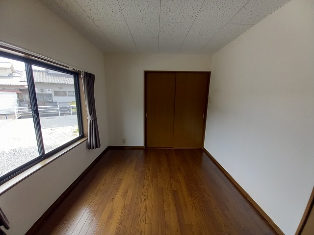 福山市 2階建 築27年の居間写真