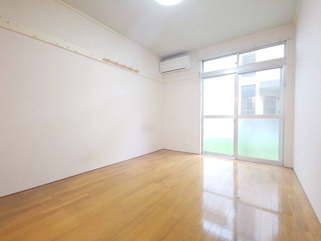 居室・リビング　別部屋の写真になります。
