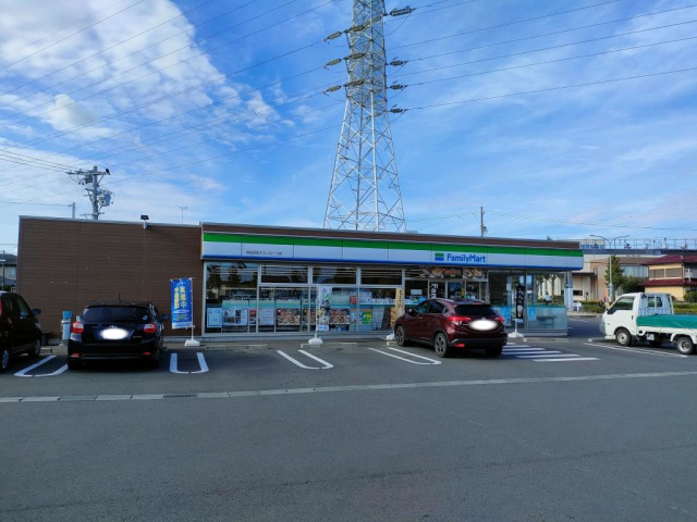 コンビニ　ファミリーマート浜松初生町店（コンビニ）まで676m