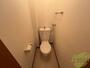 トイレ　こちらはトイレです。清潔感があり、安心して使用できます。