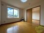 居室・リビング　リビングです。窓が大きくて明るいお部屋ですね！