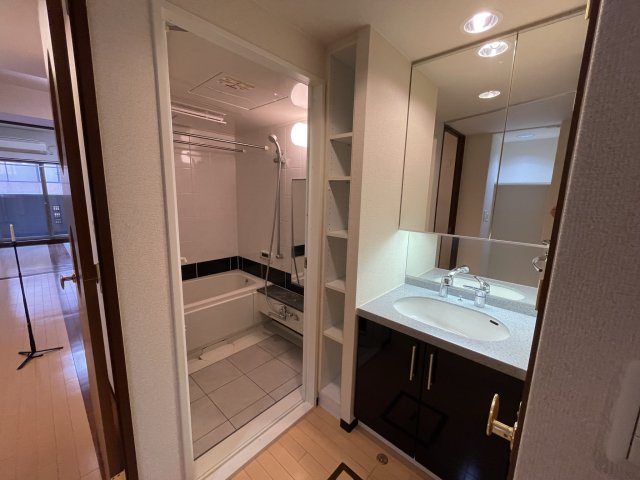 バス・シャワールーム　(参考)同マンション同間取り他部屋の写真