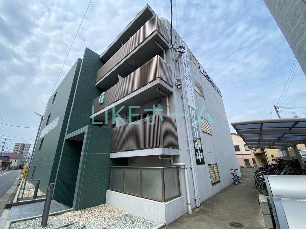 建物外観　駐車場