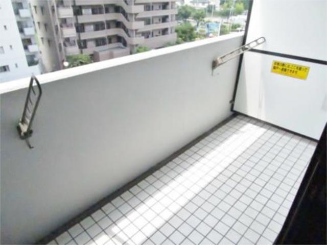 バルコニー　南向きで日当りもバッチリ