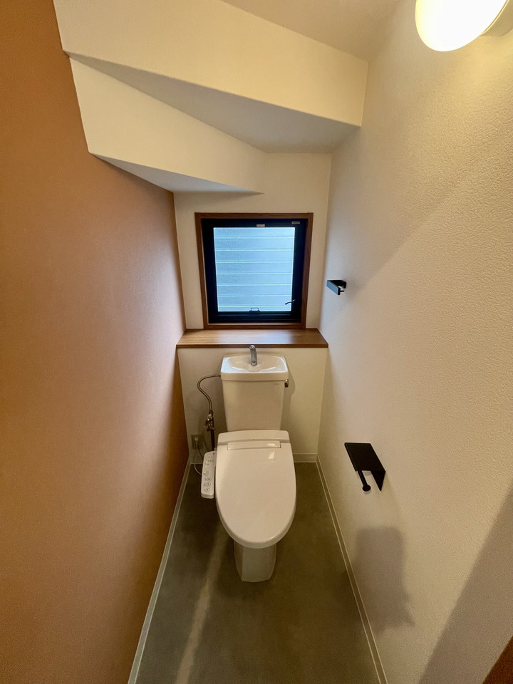 大阪モノレール本線 少路駅 徒歩17分 2階建 築30年のトイレ写真