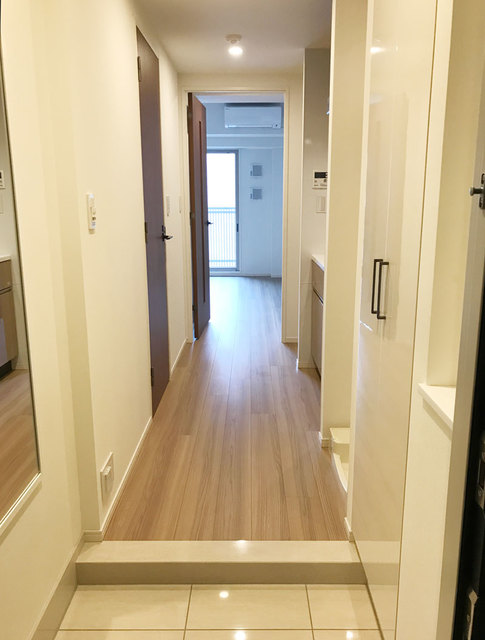 玄関　※写真は同タイプ住戸です。