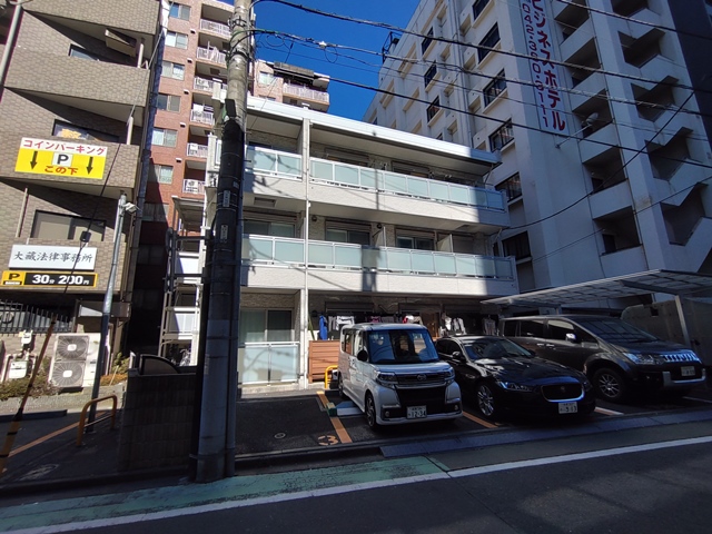 建物外観　◇３階建ての２階のお部屋