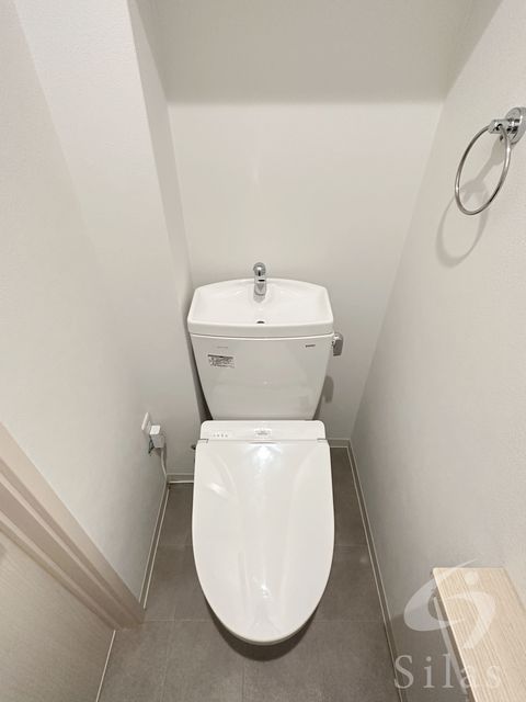 ＪＲ阪和線 長居駅 徒歩5分 3階建 築4年のトイレ写真