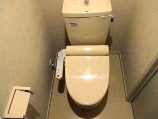 京王新線 初台駅 徒歩5分 4階建 築13年のトイレ写真