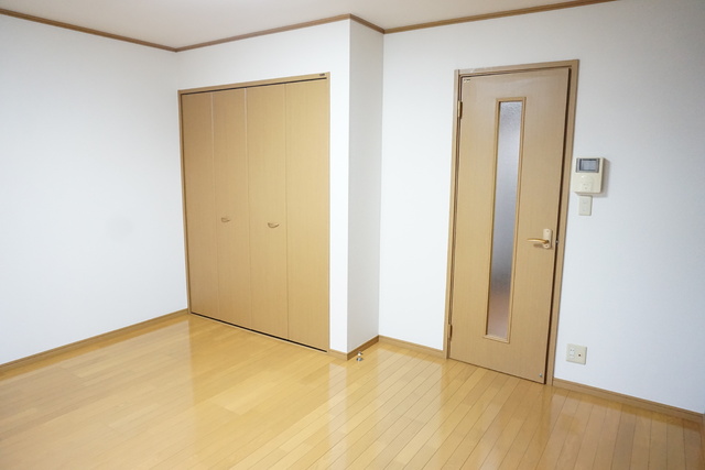 その他部屋・スペース　南東向きの８．５帖の洋室です☆
