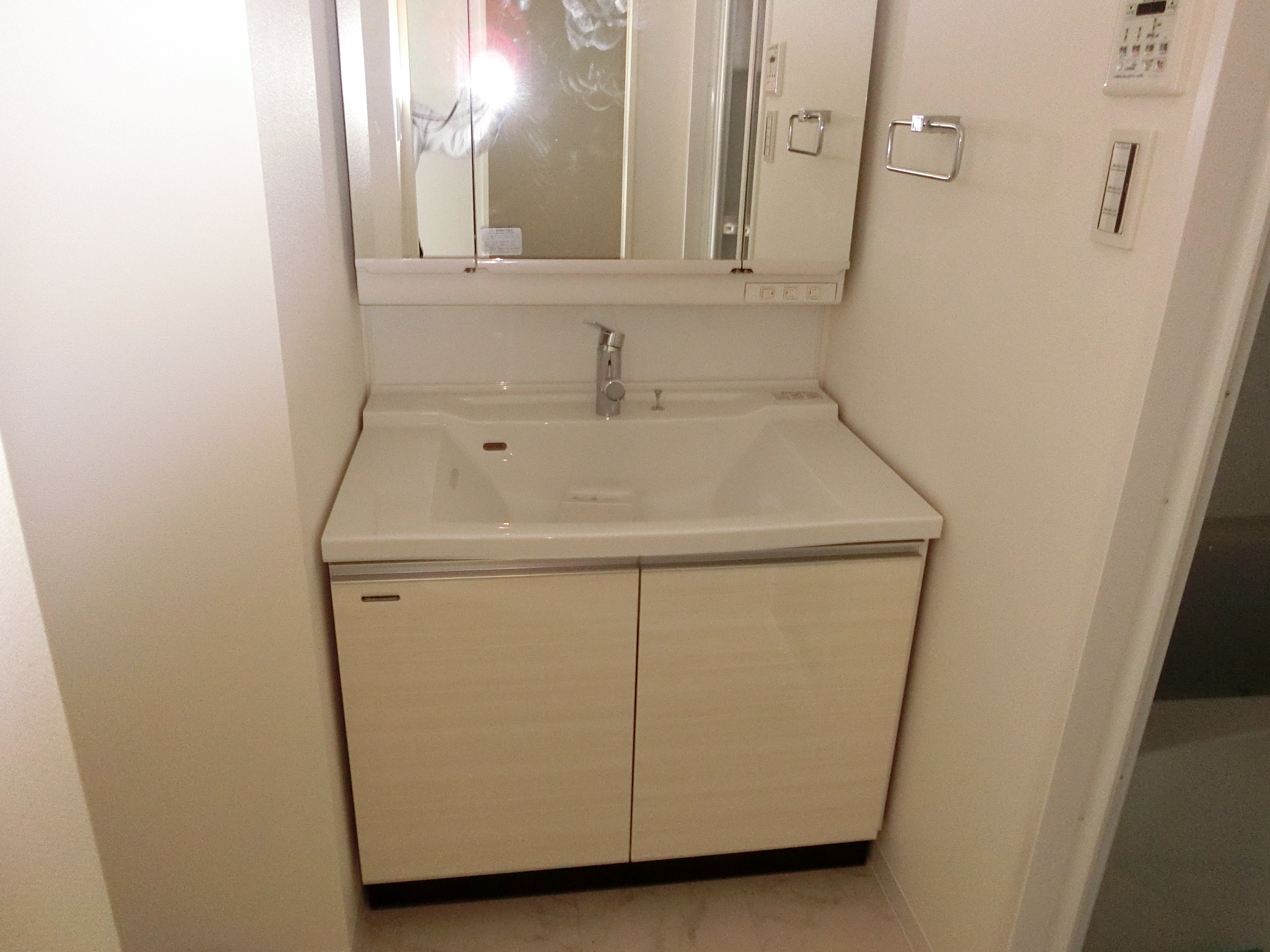 洗面設備　※写真は別のお部屋のものです。現況を優先いたします。