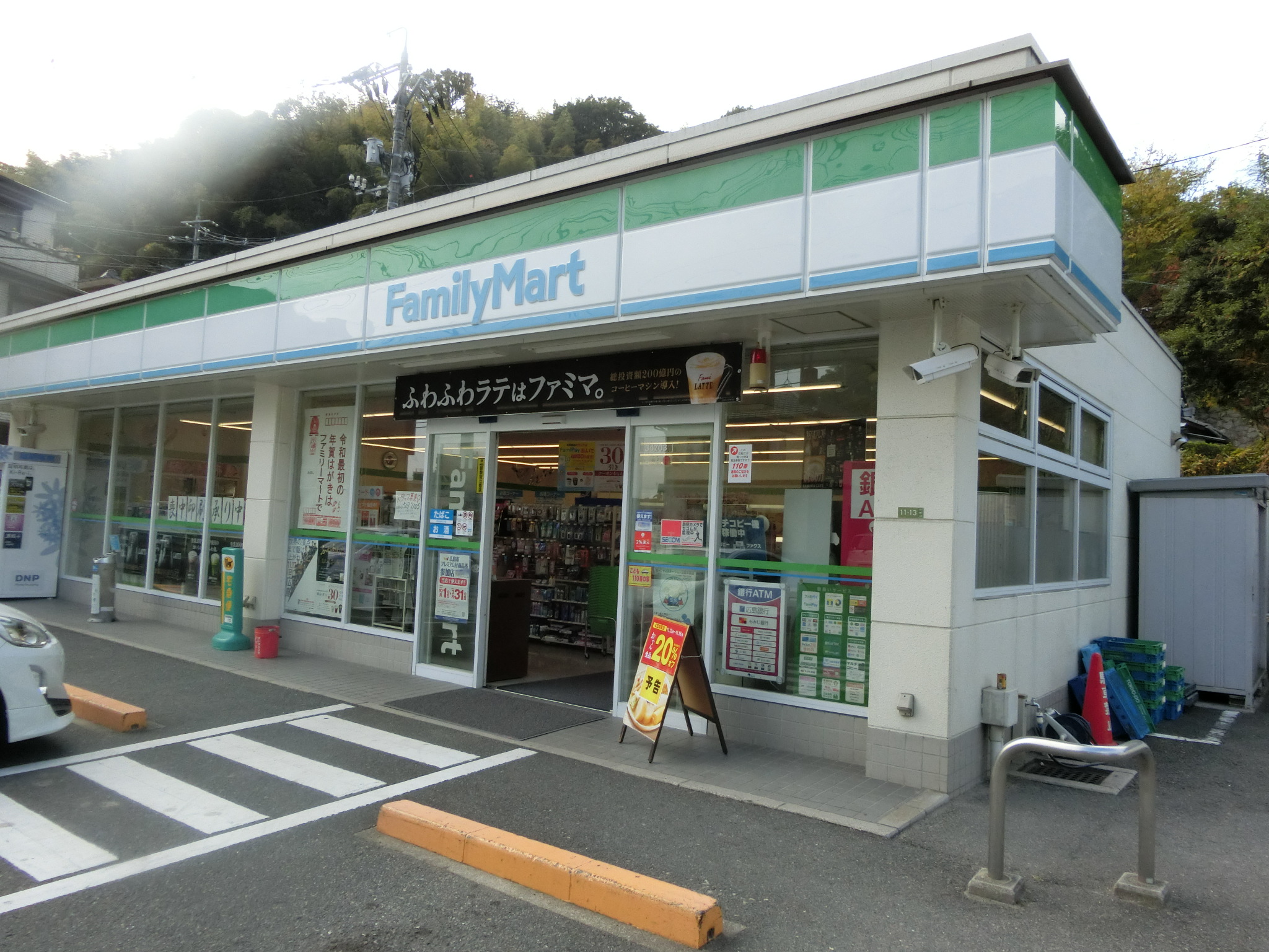 コンビニ　ファミリーマート己斐上二丁目店（コンビニ）まで97m