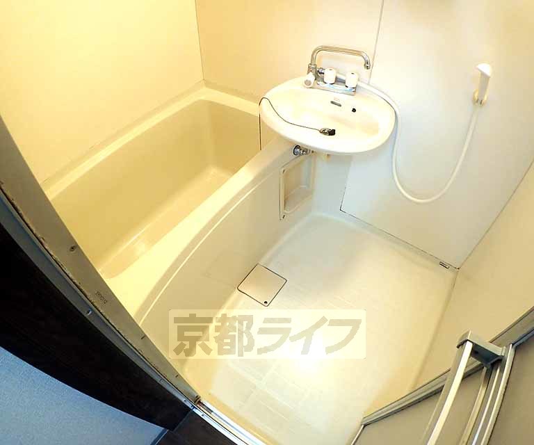 バス・シャワールーム　綺麗な浴室です